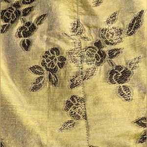 And embroidered silk green skirt quarterly in perfect condition